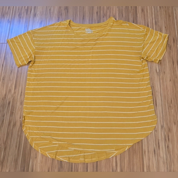 NWOT Universal Thread Yellow Striped Short Sleeve Tee - Picture 1 of 9